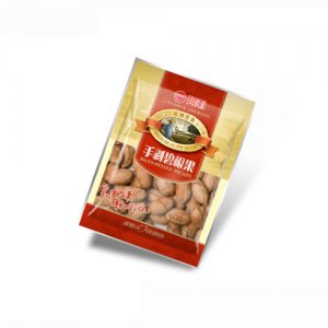 阿明手剝碧根果