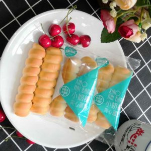 拉菲堡堡小奶棒夾心面包香草冰淇淋味稱重