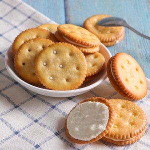 多口味早餐日式牛乳味兒童夾心餅干OEM代加工