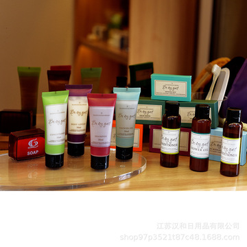 酒店賓館一次性用品環保銅板紙包裝PET鋁蓋瓶沐浴液OEM代加工