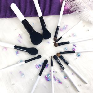 12只白色桿高檔禮品化妝套刷貼牌定制代加工