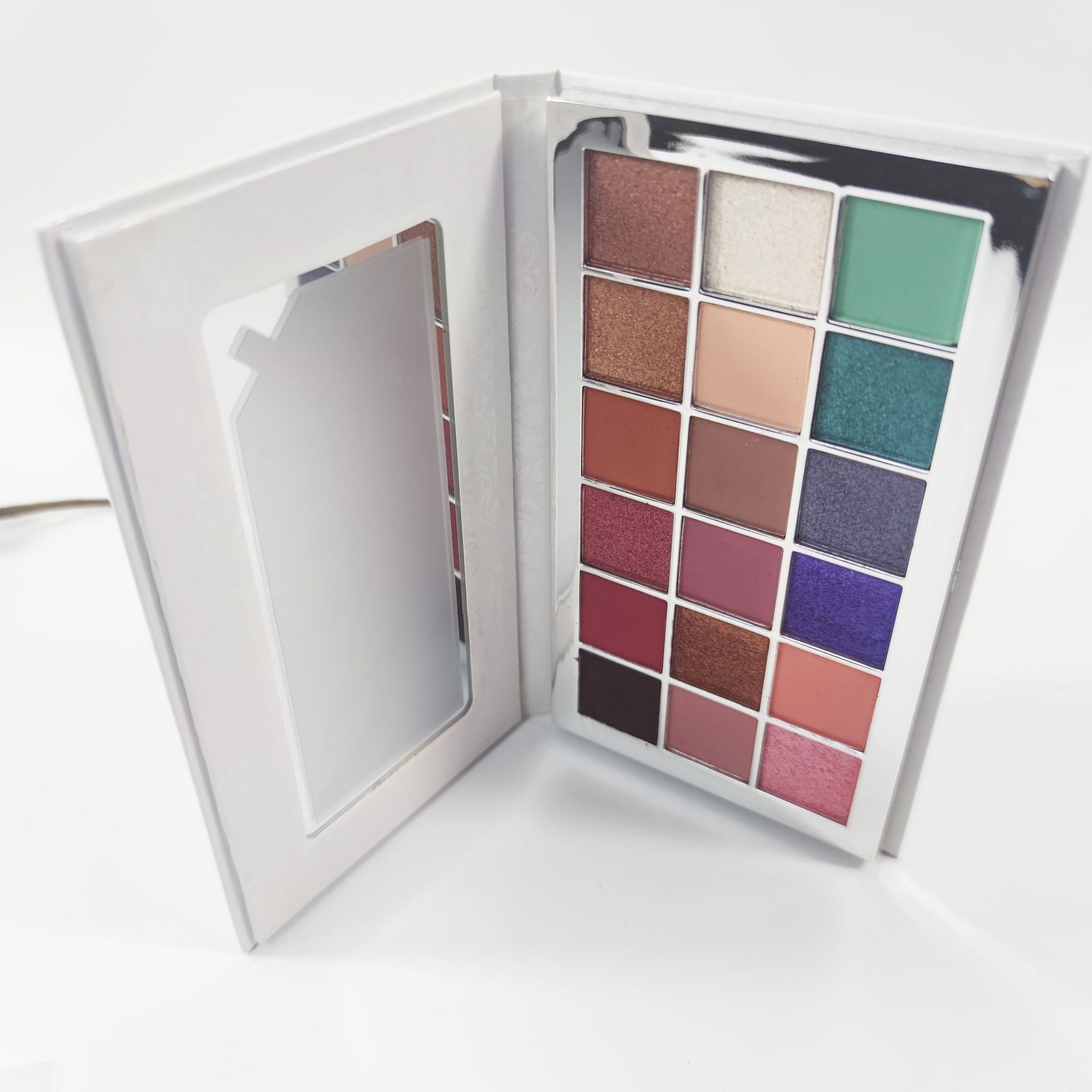 18色眼影白色彩妝電鍍眼影盤批發(fā)提亮珠光閃粉亮片眼影粉OEM代加工