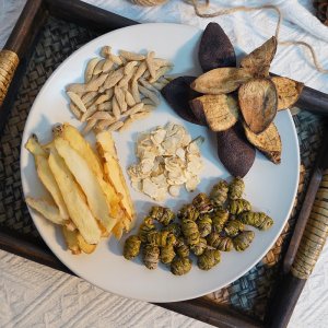 廠家現(xiàn)貨批發(fā)熬夜湯包一袋西洋參片石斛麥冬玉竹陳皮產(chǎn)地貨源湯料